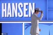 杨瀚森为何超预期被选中？开拓者内线扎堆是压力也是动力