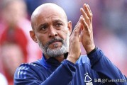 英超首位主帅下课！刚续约就遭解雇，曾率队力压曼城1分